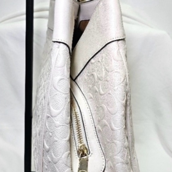 Luxury Coach Lexy Chain Shoulder Bag – White Embossed Leather Elegant Classic - Picture 5 of 9